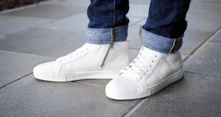 Mann-in-Leder-Sneakern - Trendige Ledersneaker