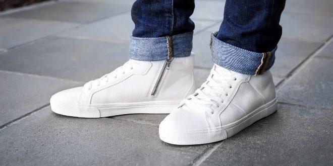 Mann-in-Leder-Sneakern - Trendige Ledersneaker