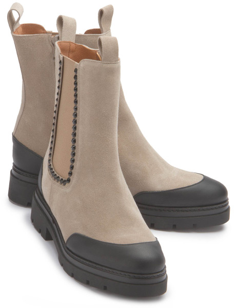 Chelsea boot in undersizes: 2014-24