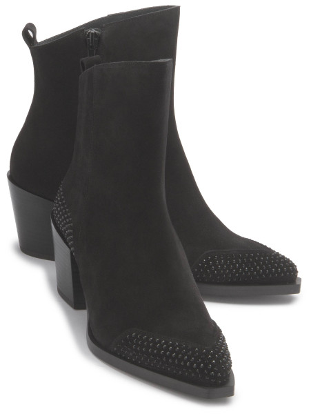 Ankle boot in undersizes: 2003-24