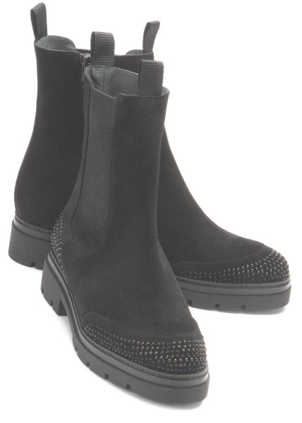 Chelsea boot in plus sizes: 2006-24