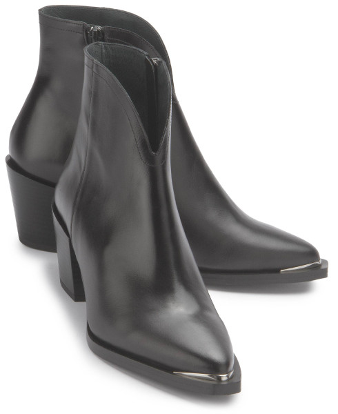 Oversized ankle boot: 2000-24